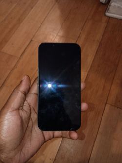 Selling iPhone 16 and apple headphones