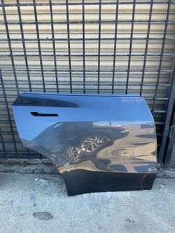 2020- 2024 TESLA MODEL Y RIGHT REAR DOOR OEM