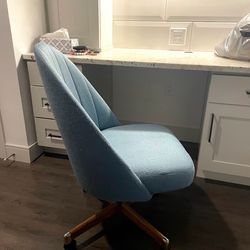 Wide Swivel Vintage Lounge Chair Wood Base – Comfy Desk / Accent Chair