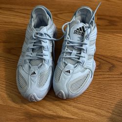 BRAND NEW WOMEN SIZE 8 ADIDAS