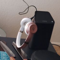 Beat headphones white and rose gold