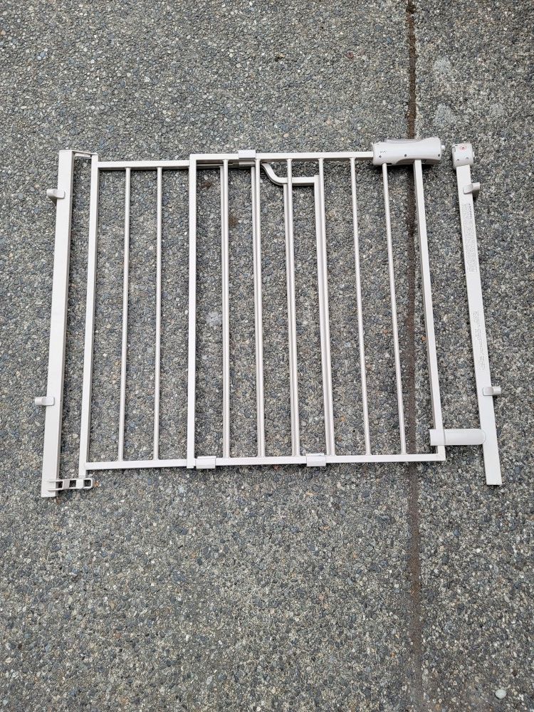 Evenflo Adjustable Width Baby Gate