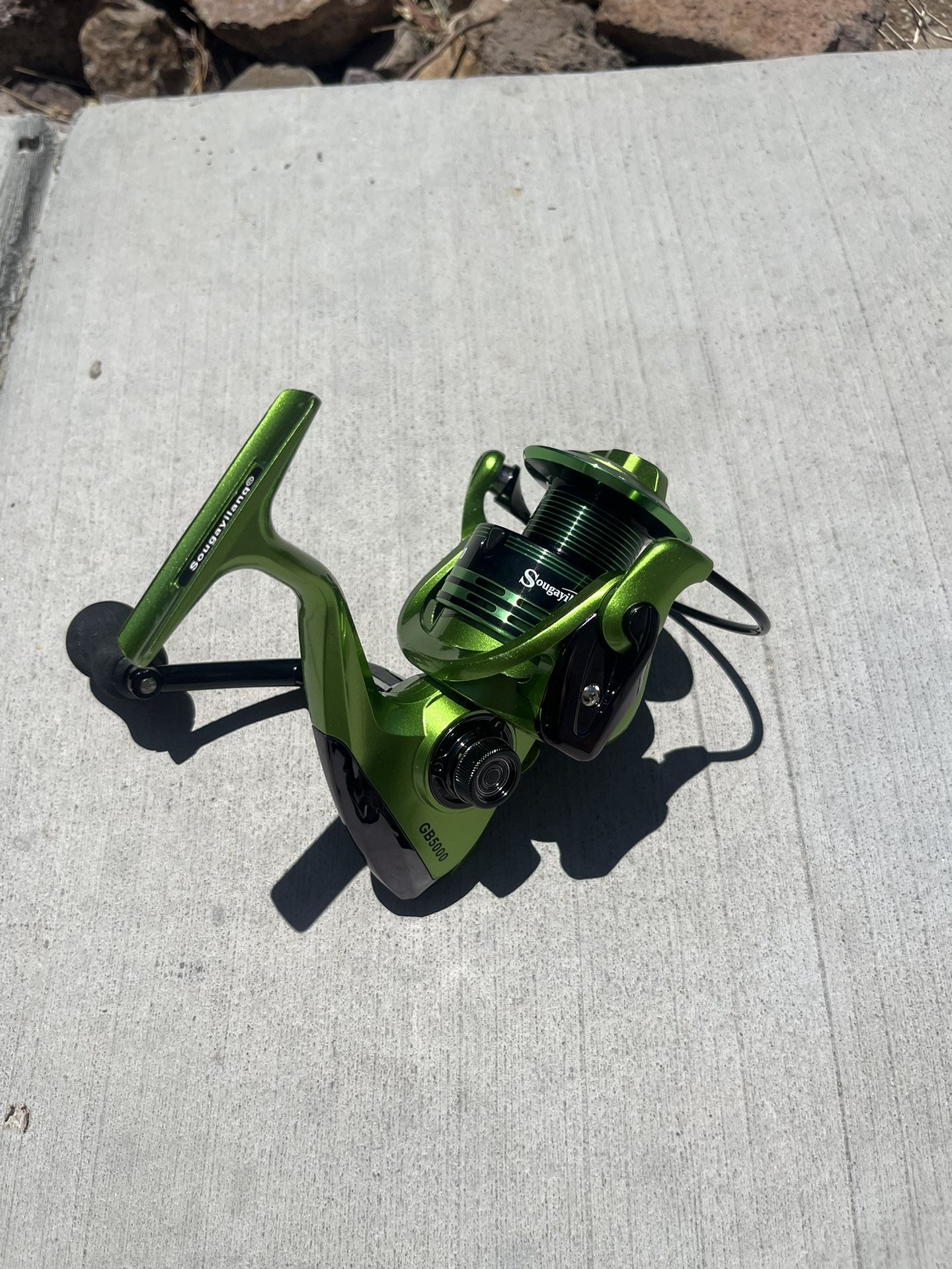 5000 Size Spinning Fishing Reel Stow Away Handle Bass Striper Catfish
