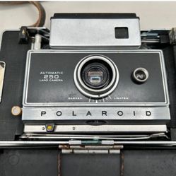 POLAROID AUTOMATIC 250 LAND CAMERA 
