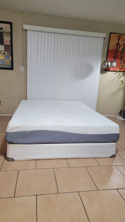 VERY NICE QUEEN SIZE MATTRESS AND BOXSPRING FOR SALE! IN GREAT CONDITION, FREE DELIVERY