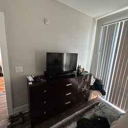 9 Drawer Dresser W/ Mirror