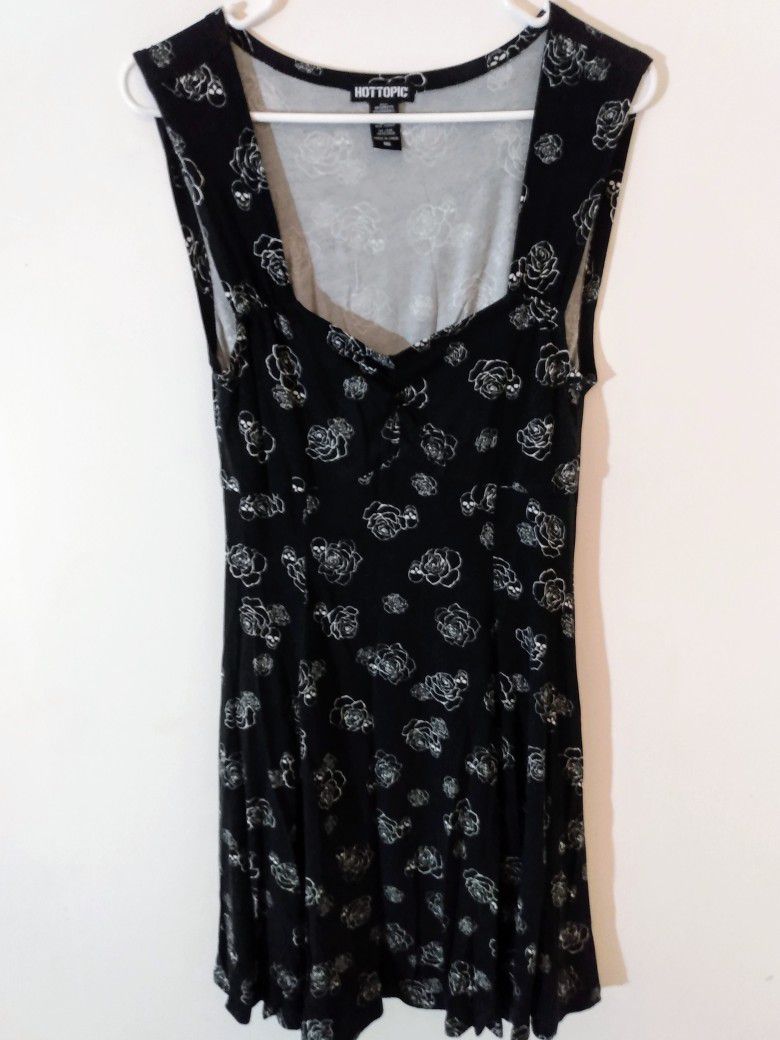 Hot Topic Black Dress With Roses And Skulls 