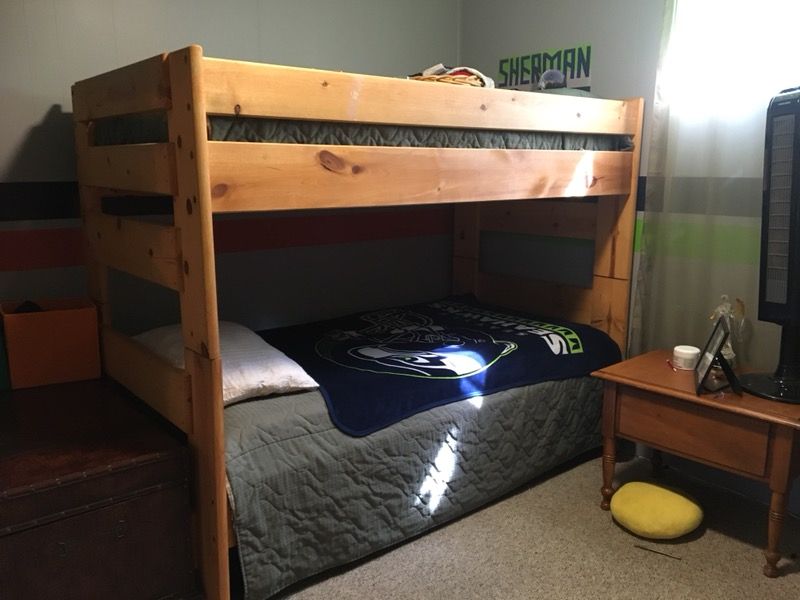 Cama litera de madera
