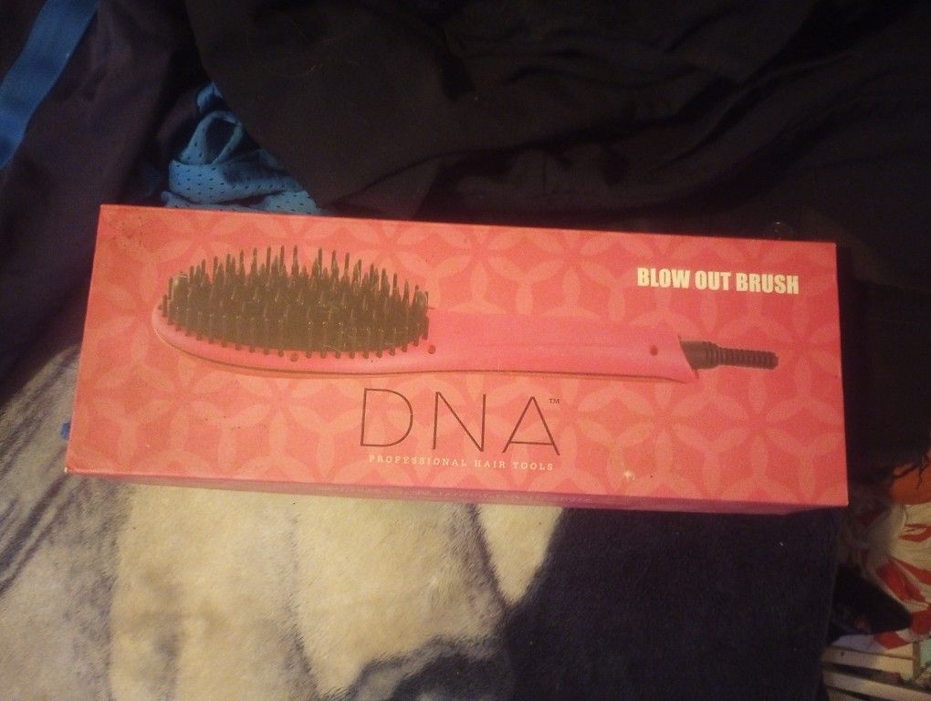 DNA Blowout Heat Brush