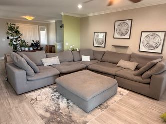 Large Modular Gray Sectional Couch with Matching Ottoman – Excellent Condition