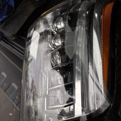 OEM CADILLAC ESCALADE HEADLIGHT RIGHT PASSENGER 2016-2020