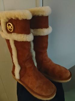 "Michael Kors" Size 6  (Walnut
