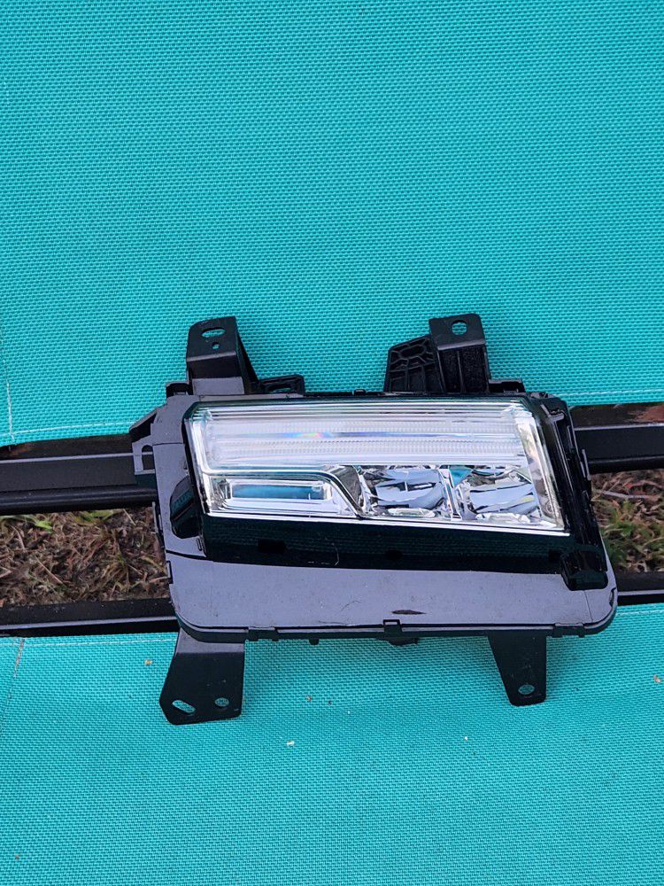 Cadillac XT5 Fog Light 2017-20 OEM Left Side LED 