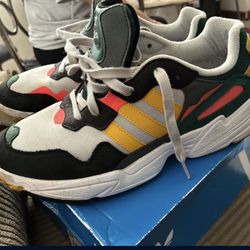 Men's Adidas Torsion Size 10.5