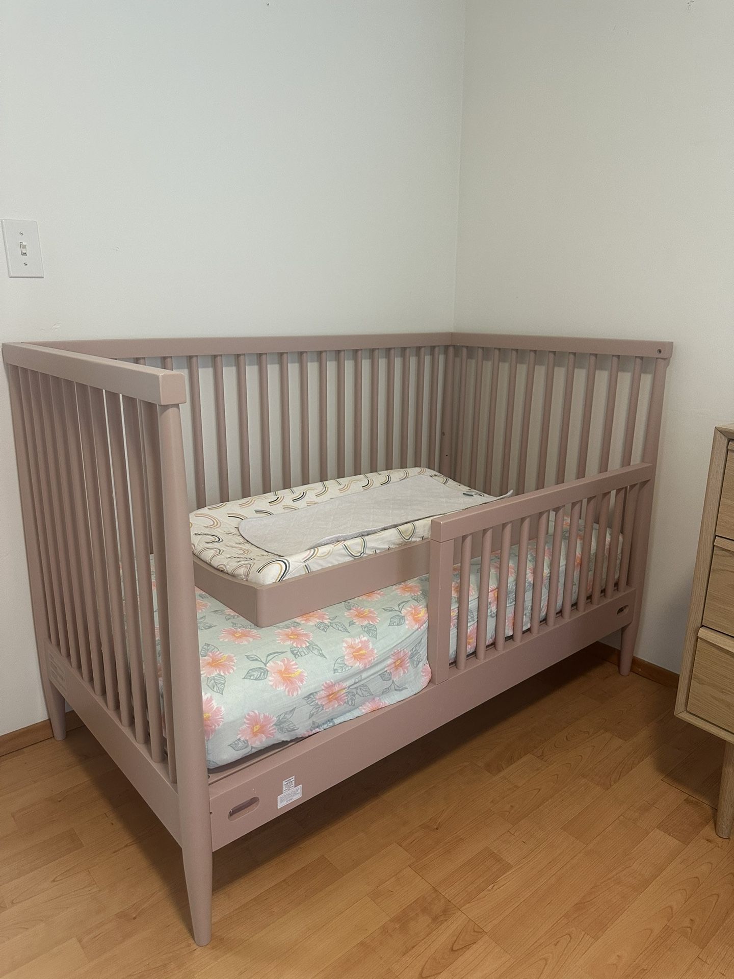 Baby Crib- Toddler Bed With Changing Table