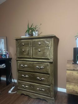 Vintage Solid Wood Dresser – Rustic Dark Finish – Excellent Condition