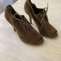 Women’s Shoes Size 8 BCBG PARIS NEW