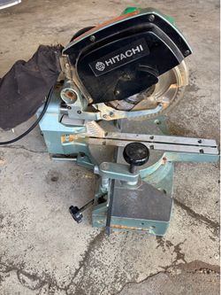 Hitachi C8FB2 8” Sliding Compound Miter Saw – Excellent Condition