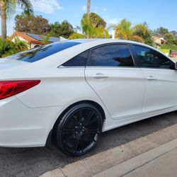 (11) Hyundai Sonata, Low Miles, Clean Title, Registered, 4 Cylinder Gas Saver, 20" Rims, Factory Warranty, No Issues Or Problems 