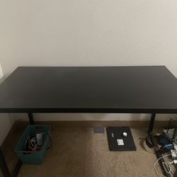 Black Desk