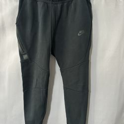 Nike Tech Fleece Joggers – Men’s – Black