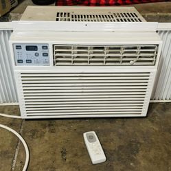 GE  AIR CONDITIONER WITH REMOTE