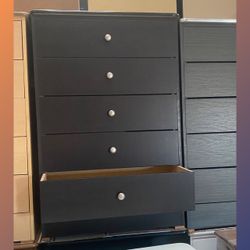 5 drawers dresser/ Five drawers dresser