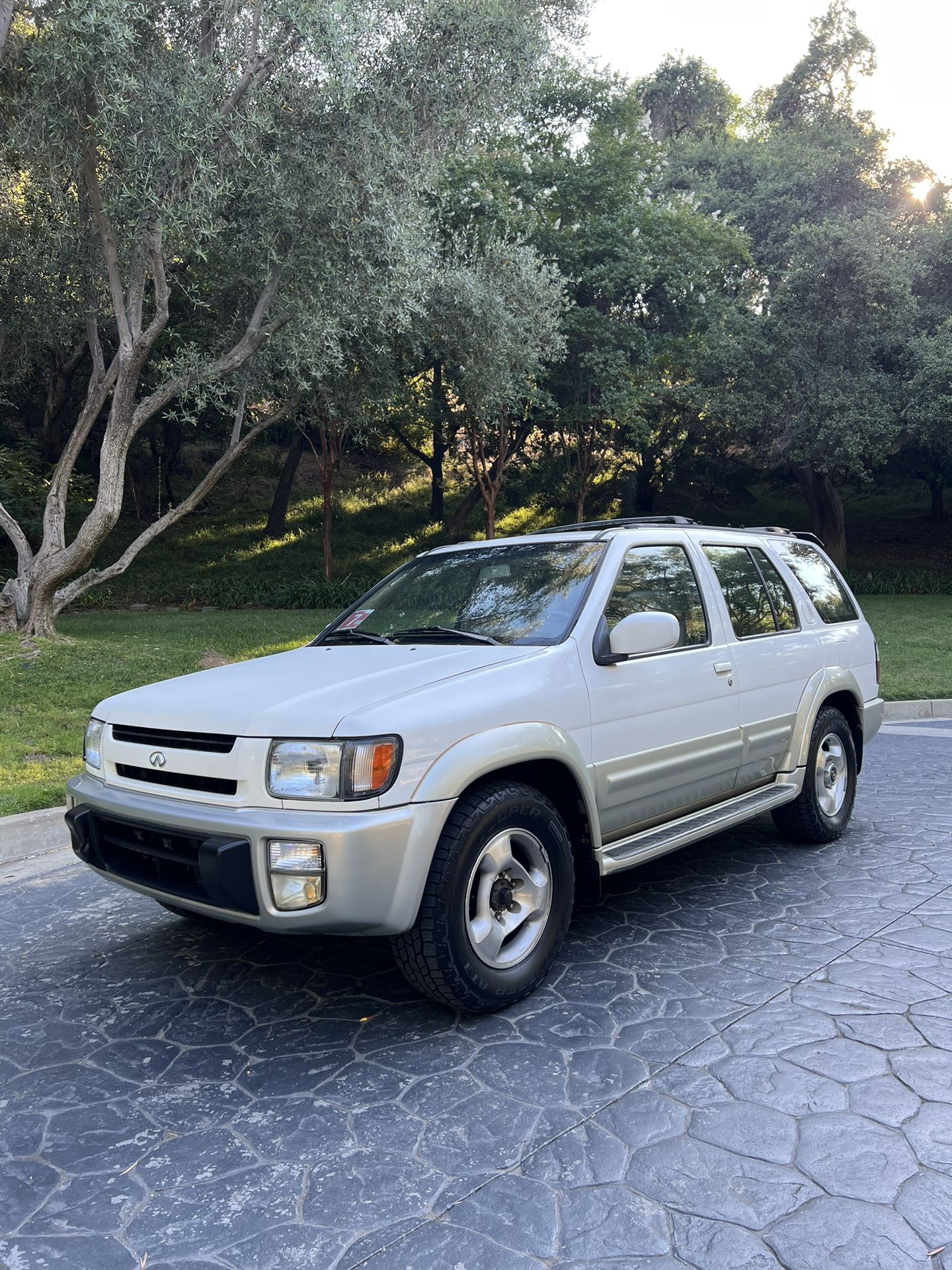 1999 Infiniti QX4