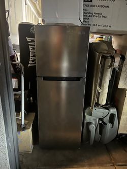 Vissani 10.1 cu. ft. Top Freezer Refrigerator in Stainless Steel