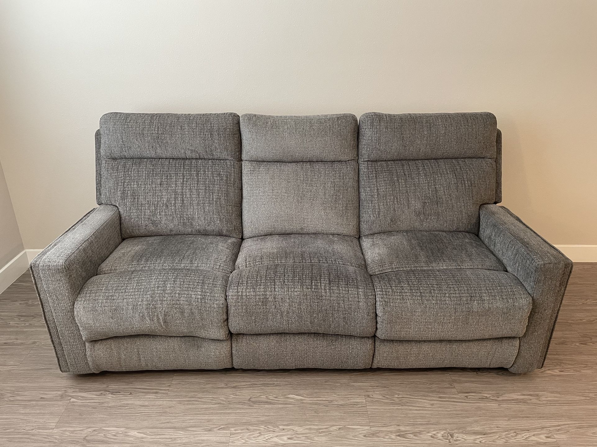 Hewitt Grey 85 Power Reclining Sofa with USB for Sale in Oakland