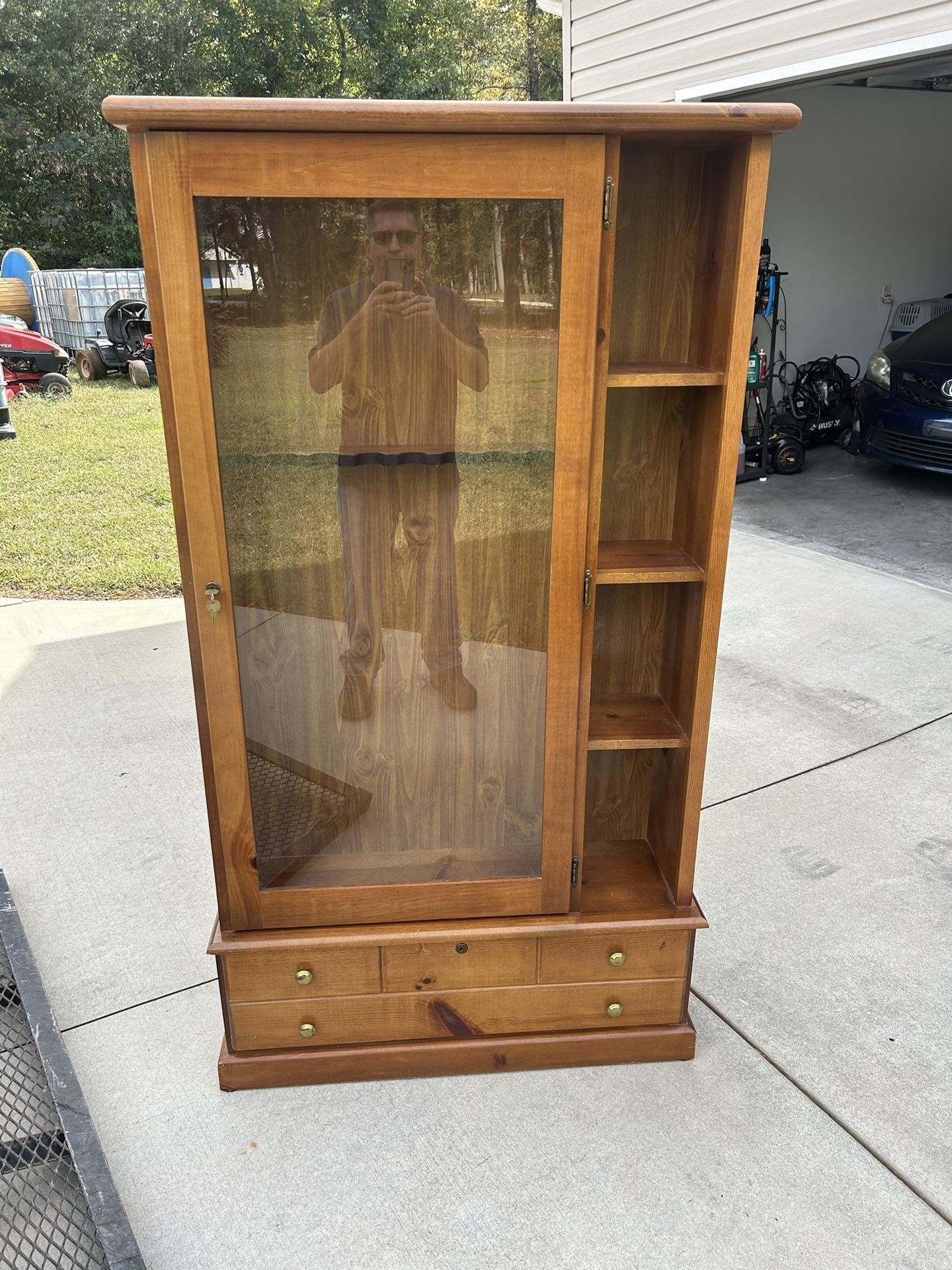 Gun Or Weapons Locking Cabinet With Keys / Read Below ⬇️