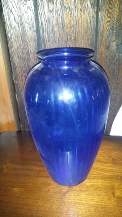 BIG BLUE FLOWER VASE