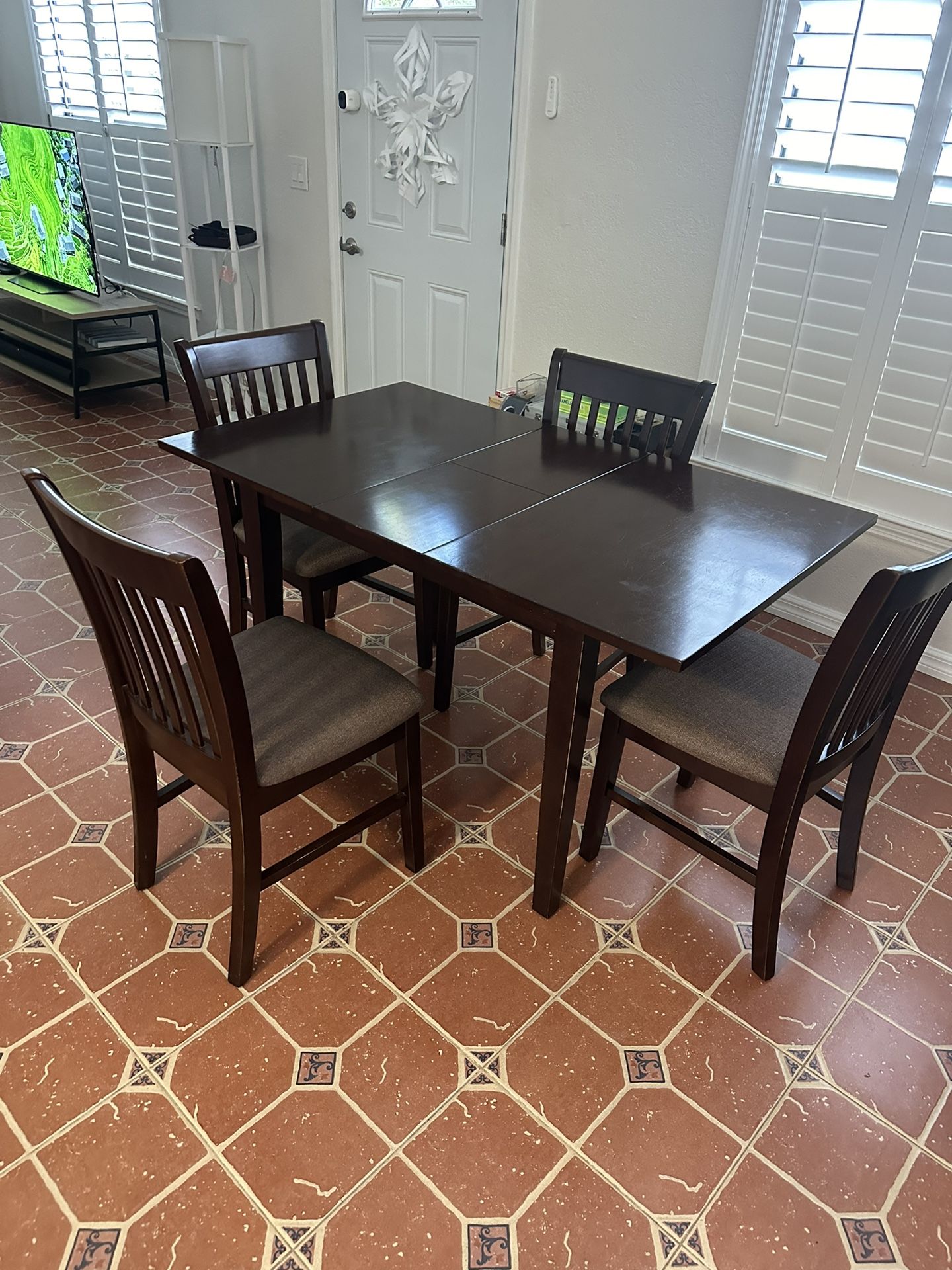 Expandable Dining Table