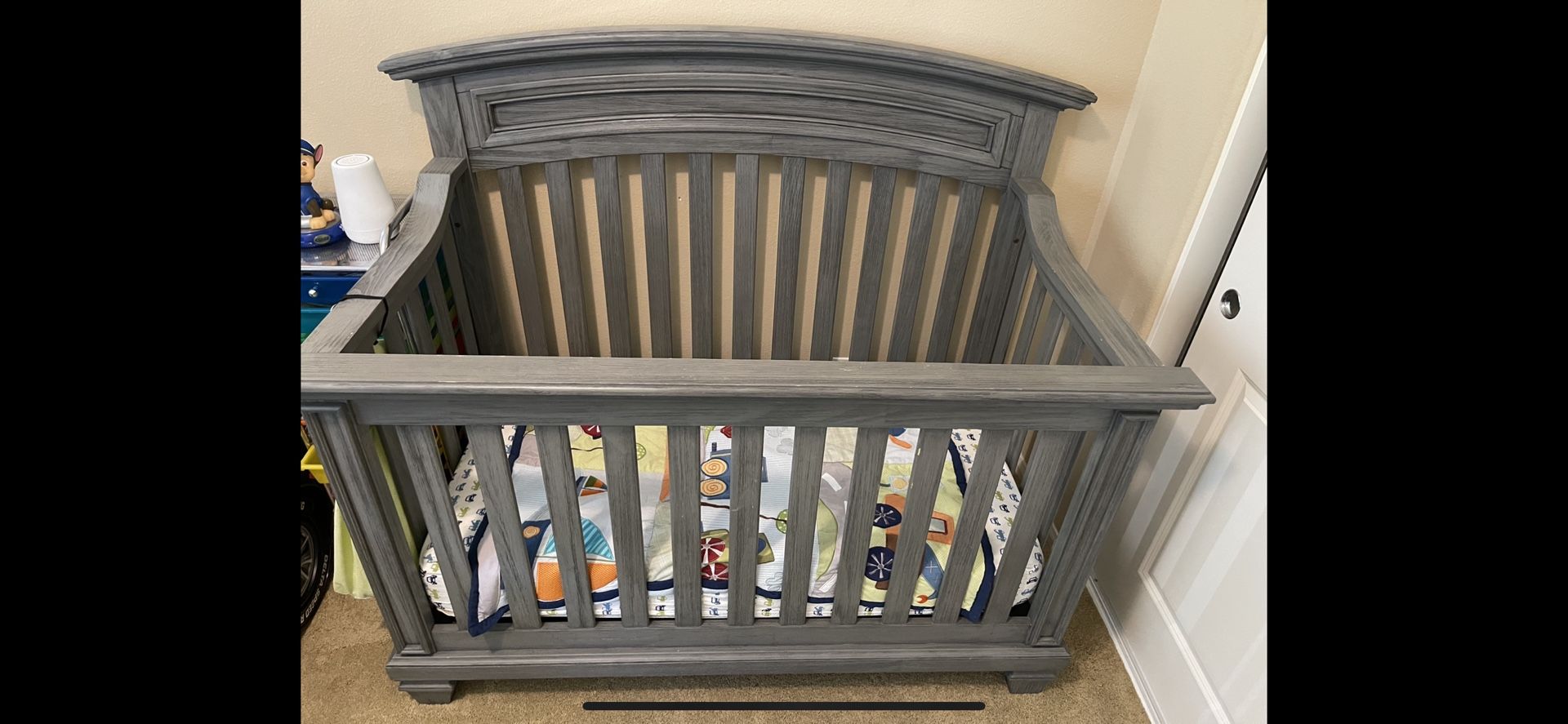 OXFORD BABY RICHMOND CONVERTIBLE CRIB WITH MATTRESS