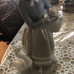 Iladro  Figurine.
