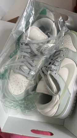 gray nike dunks