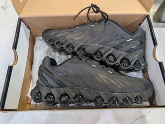 Nike Air Max Dn8 "Triple Black" – Men's Size 10 (Brand New / Deadstock)