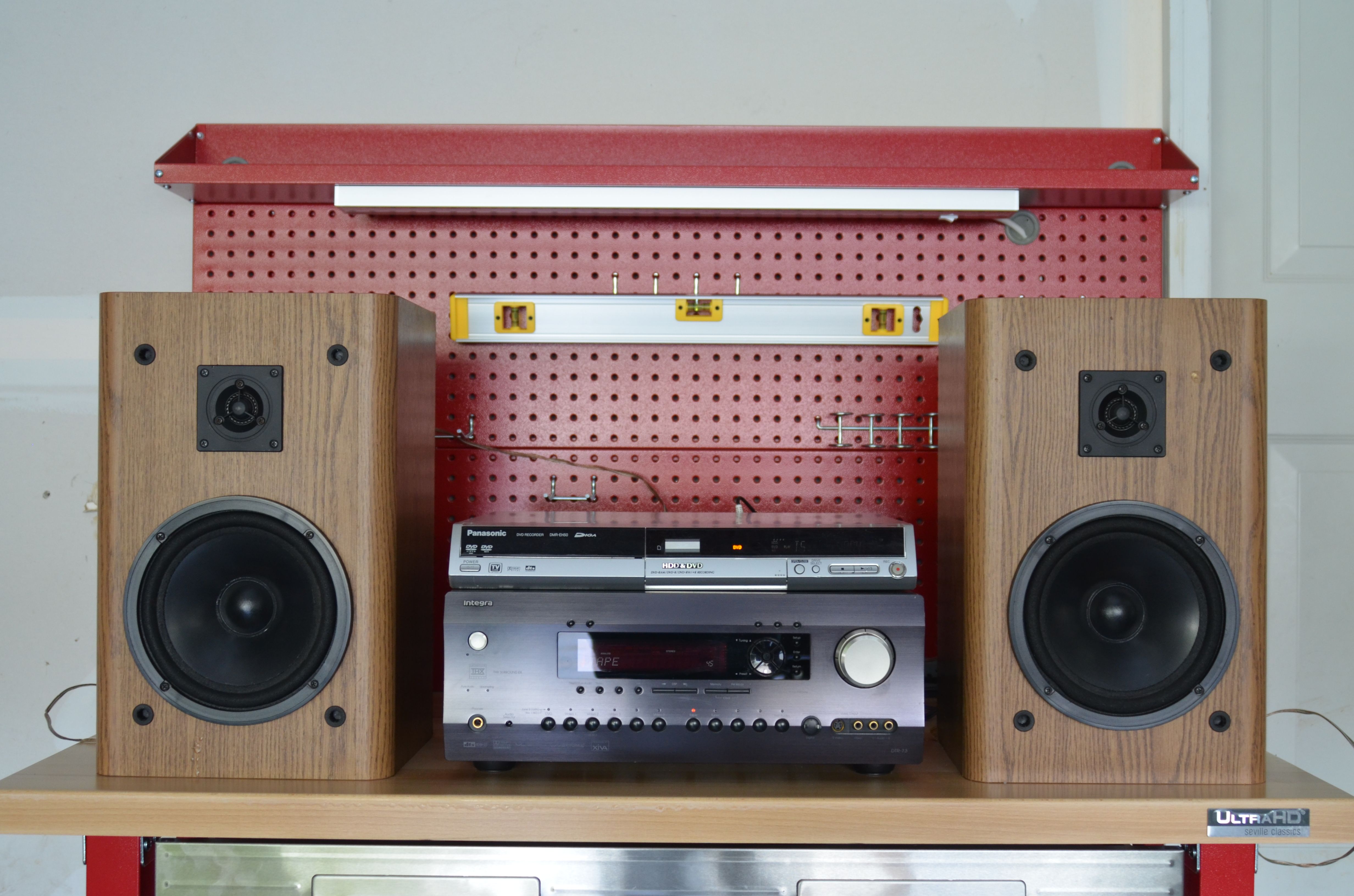 KLH pair of speakers, Model AV33, Made in USA