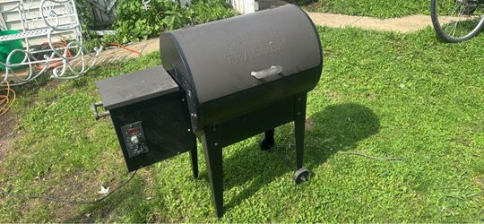 Traeger Tailgater Portable Wood Pellet Grill & Smoker, 300 Sq In.