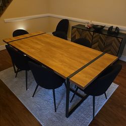 Dining Room Table & Chairs