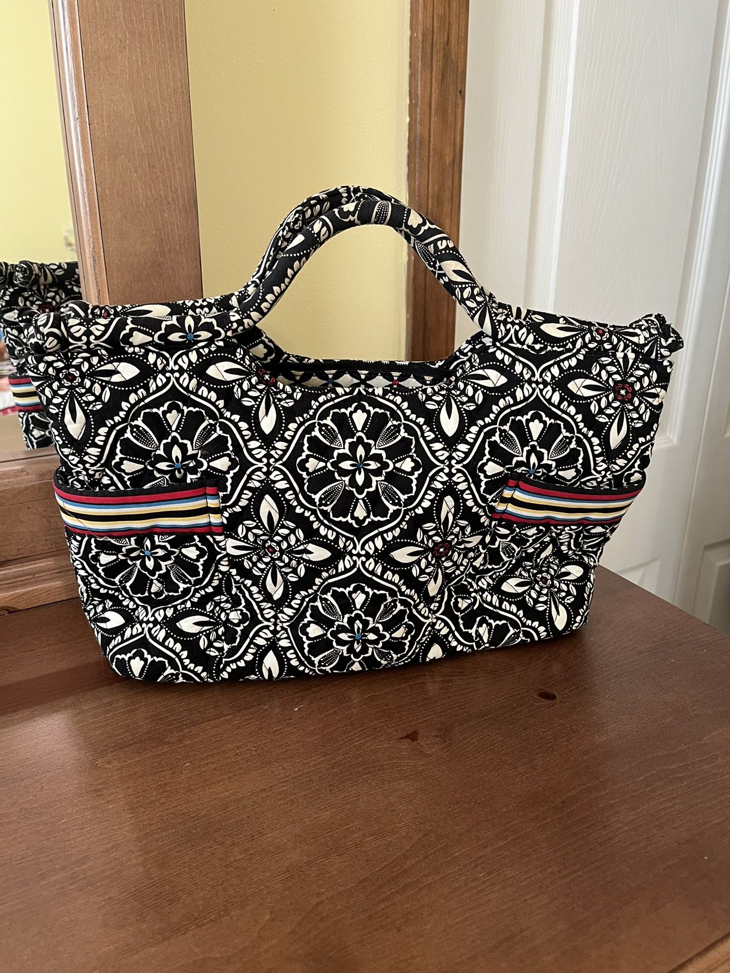 Gorgeous Vera Bradley Handbag