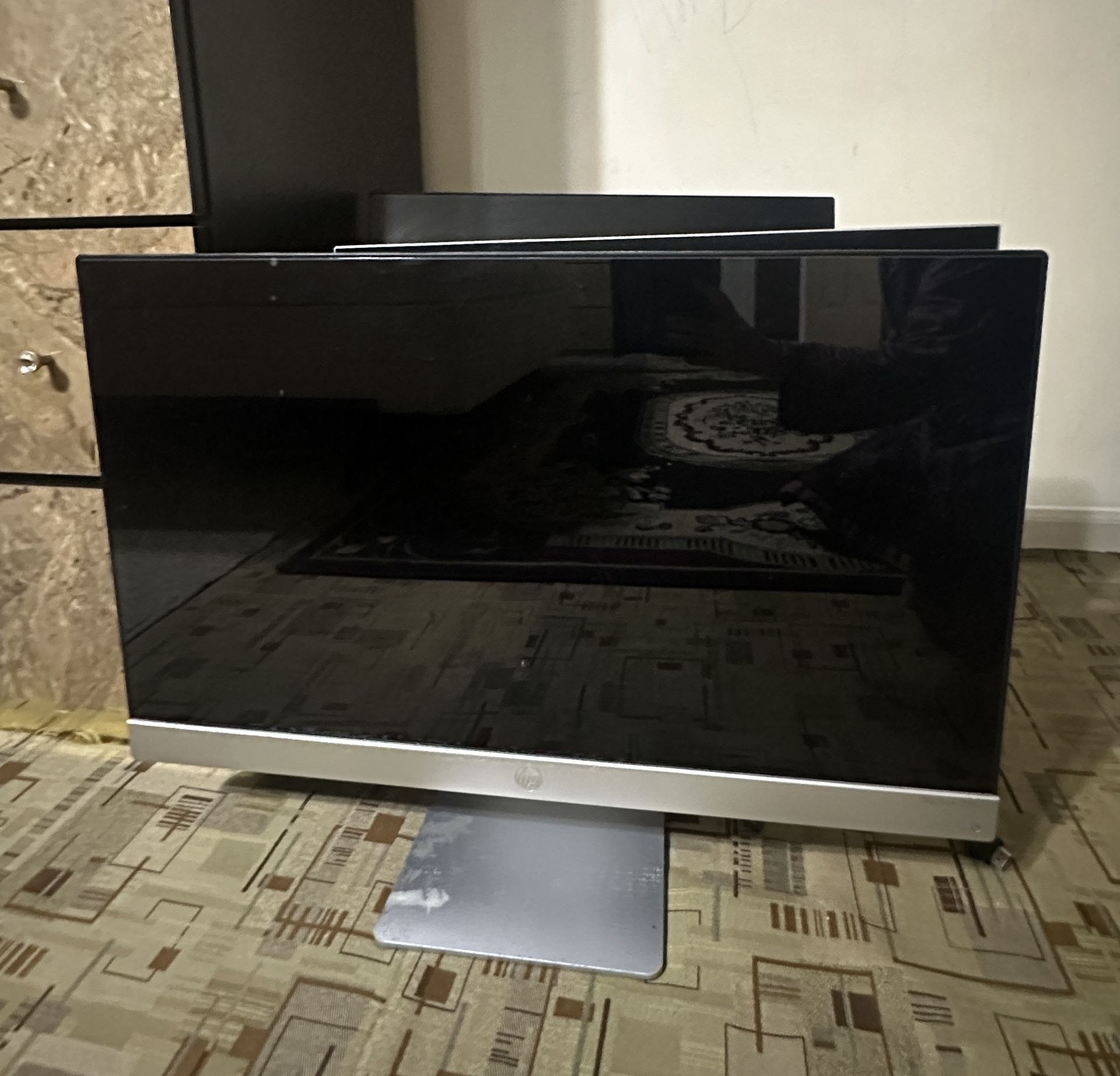 21 Inch Monitor