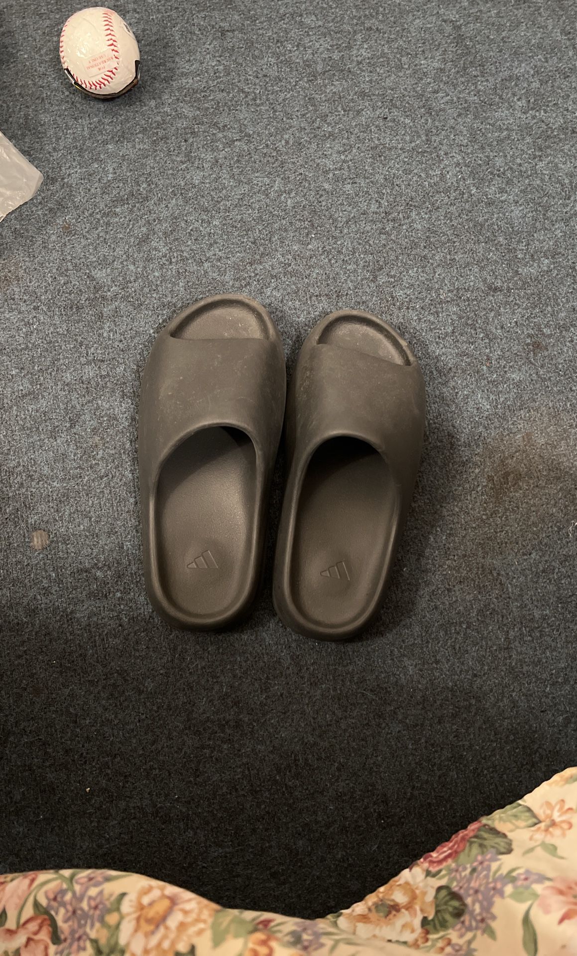 yeezy slides