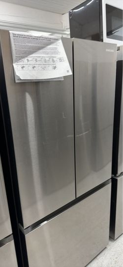 Samsung Twin Cooling Plus French Door Refrigerator, 33 in. 17.5 cu. ft. Counter Depth 3-Door French