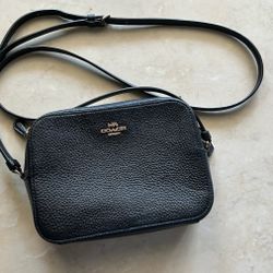 Mini Jamie Camera Bag

Coach bag like new
