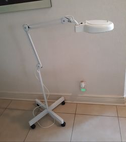 Magnifying Light Lamp Fully Adjustable Works Model no. 8066D