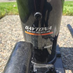 Daytona Harbor Freight 20 ton bottle jack