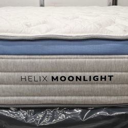LIKE NEW! Helix Moonlight King Mattress w/Cooling - Delivery Available