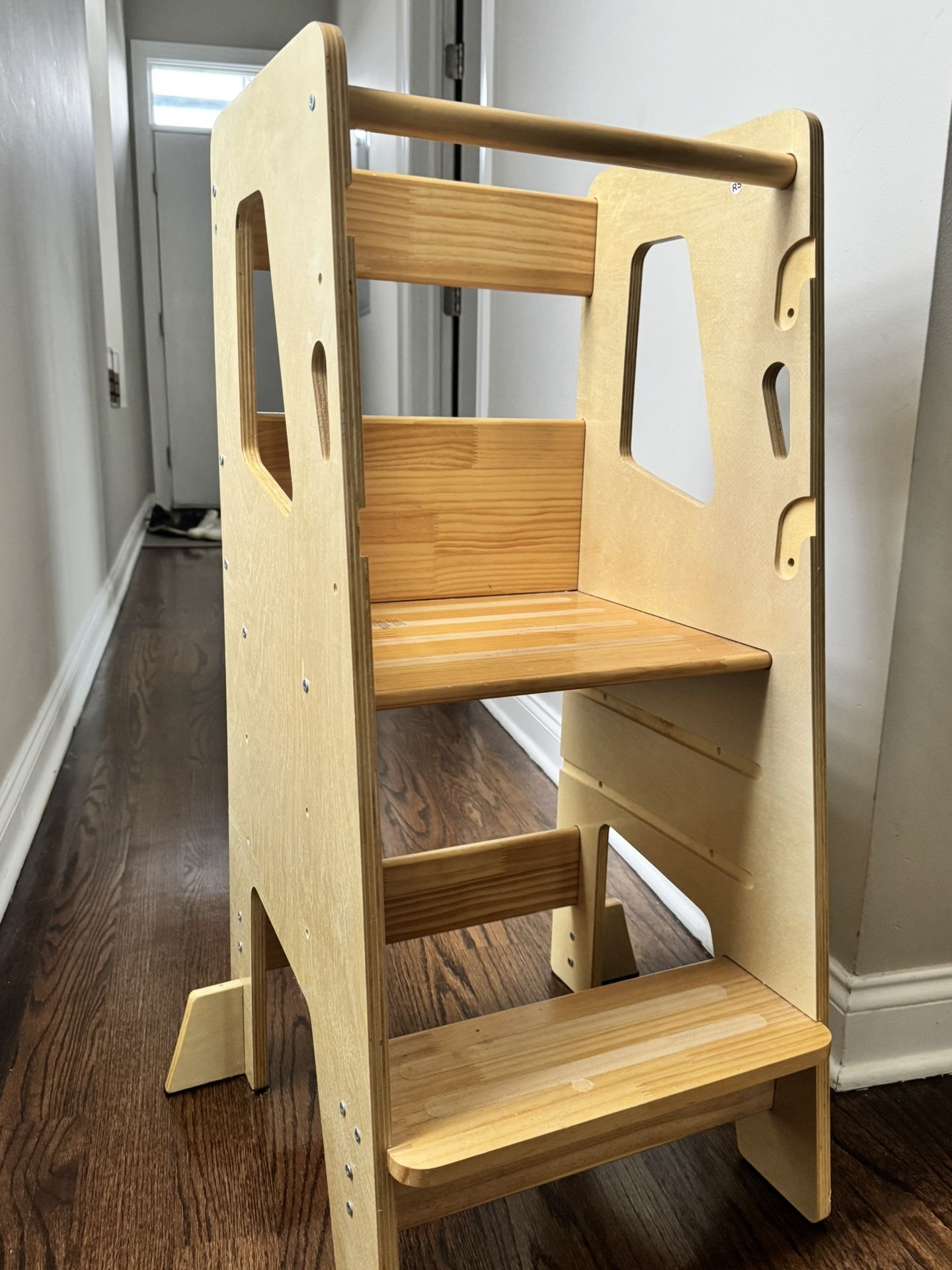 Toddler Standing Tower ocodile Brand