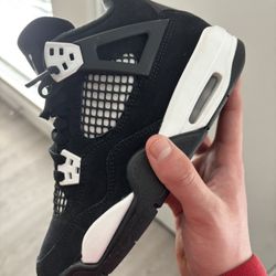 Jordan 4 White Thunder